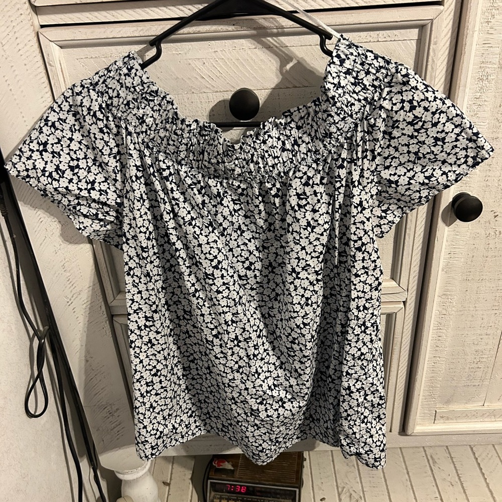 L.O.G.G. Floral top